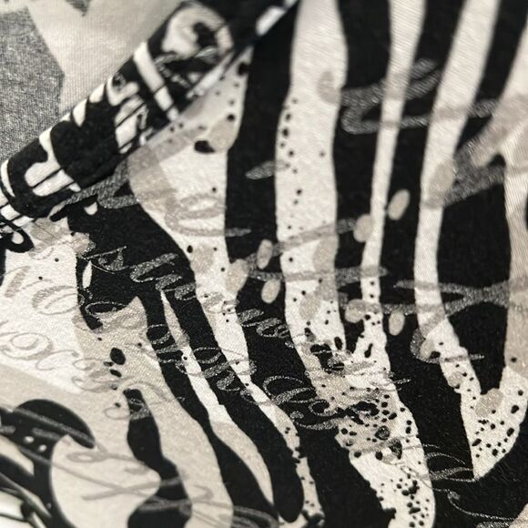 Peter Nygard Black White Abstract V Neck Stretch Top 3/4 Sleeve Medium EUC - Picture 10 of 10